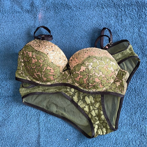 SET Victoria’s Secret dream angels lined Demi bra 32D and size small panty - Picture 1 of 4